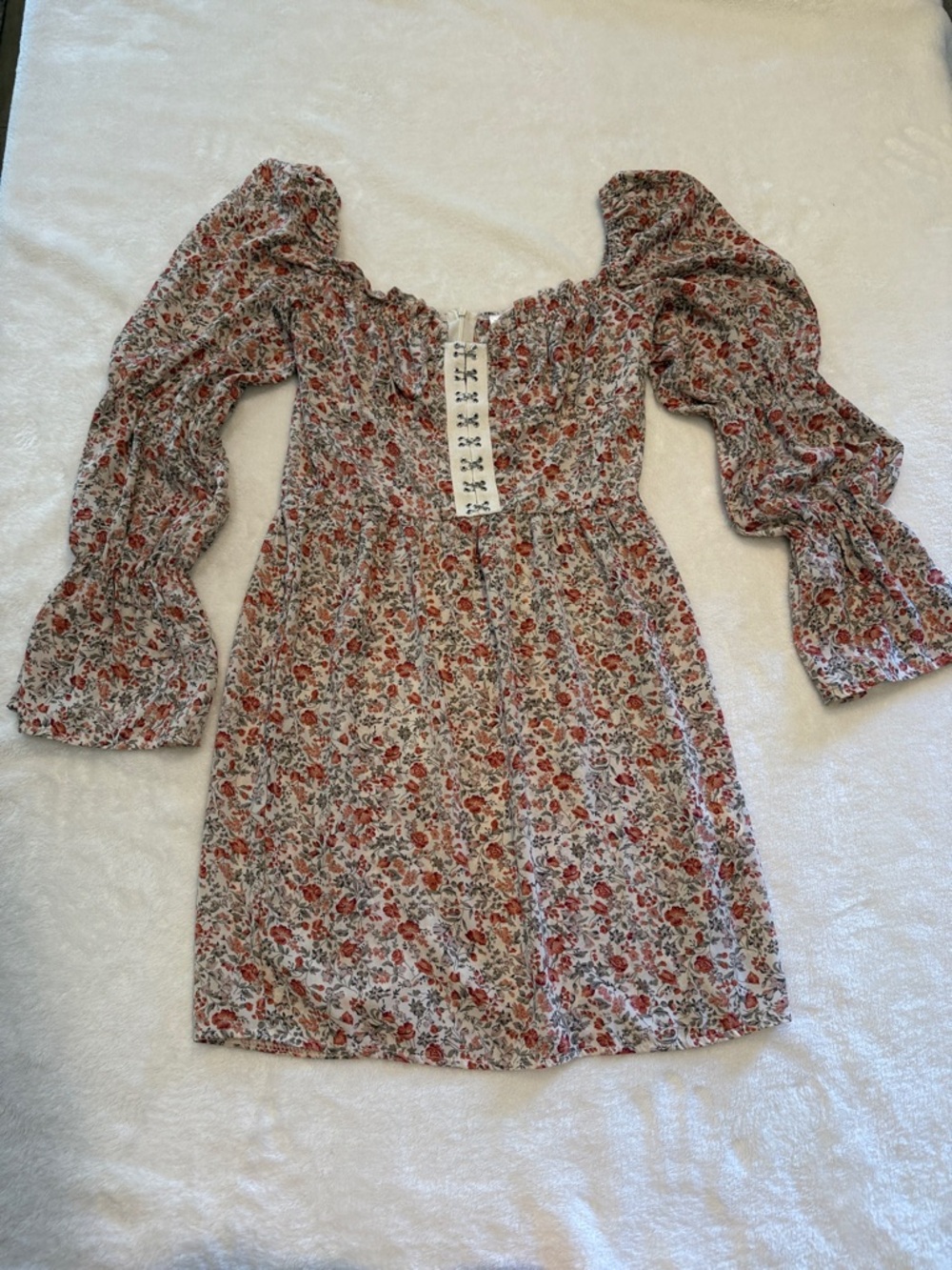 Floral Puff-Sleeve Mini Dress in Cream and Red w/fun front hooks and zipper back